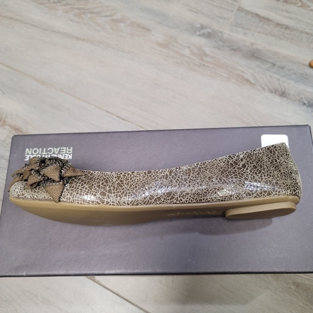 Kenneth Cole Reaction Ballet Flat - Picture 8 of 10
